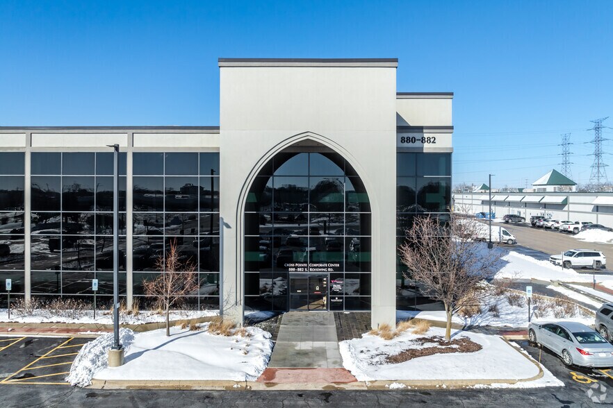 More Photos Of 880 S Rohlwing Rd, Addison Distribution For Lease