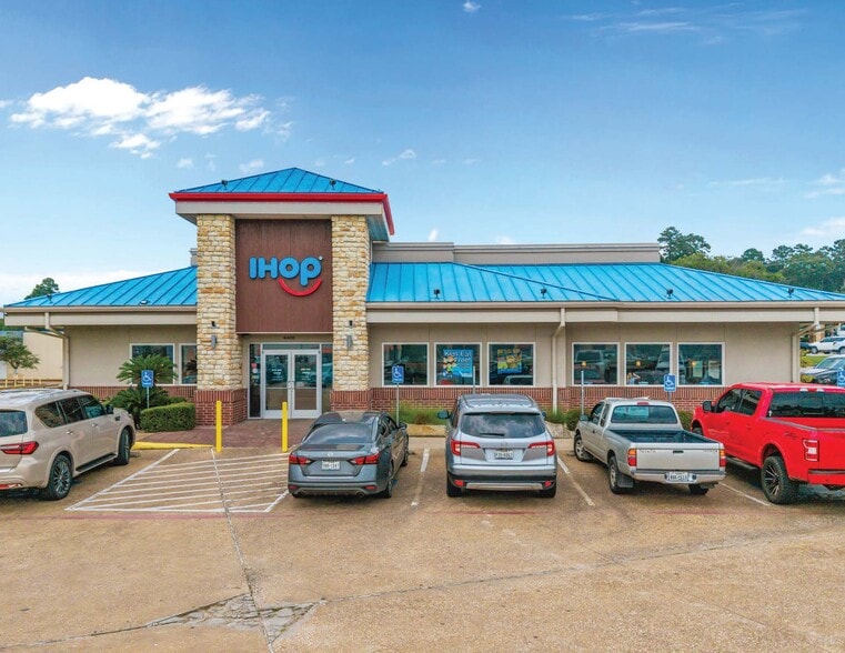 Primary Photo Of 4400 S Medford Dr, Lufkin Restaurant For Sale