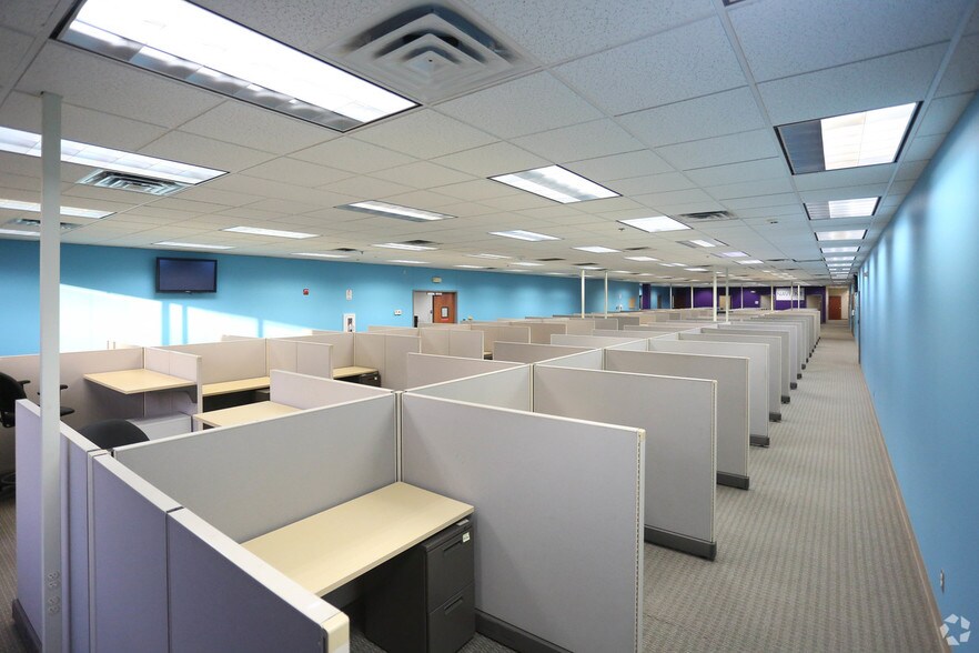 More Photos Of 2070 Little Hills Expy, Saint Charles Office For Sale