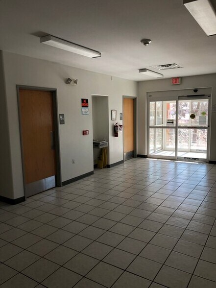 More Photos Of 1800 E 30th St, Farmington Office For Lease