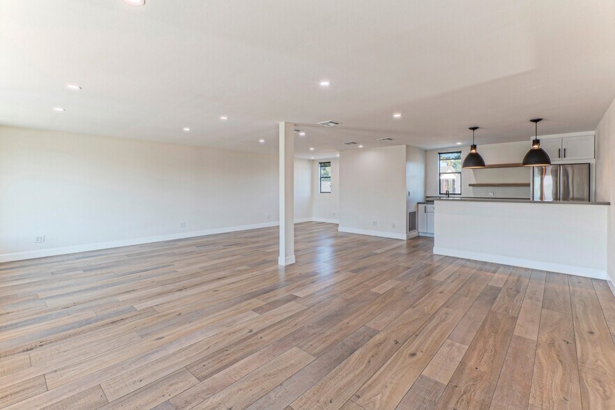 More Photos Of 3530 E Indian School Rd, Phoenix Office For Lease