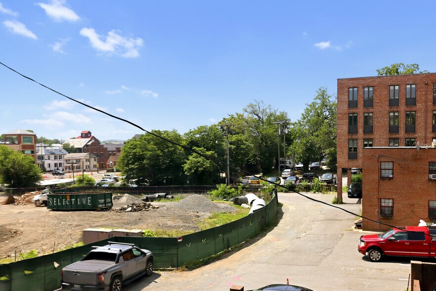 More Photos Of 3 E Market St, Leesburg Office For Sale