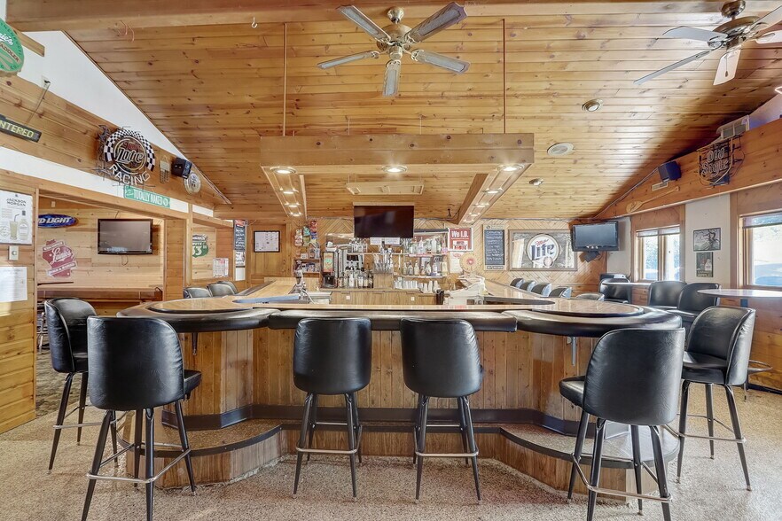 More Photos Of 711 W Racine St, Jefferson Restaurant For Sale