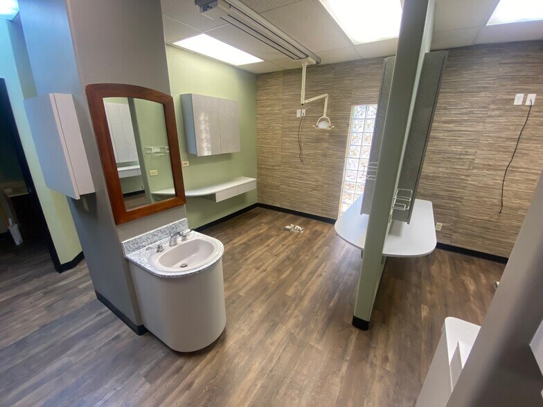 More Photos Of 12020 N 35th Ave, Phoenix Medical For Sale