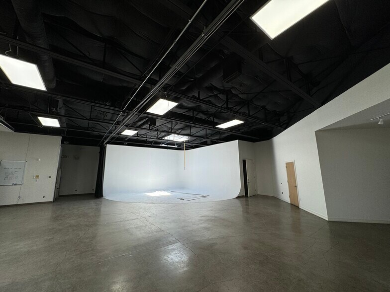 More Photos Of 2919 Canton St, Dallas Light Manufacturing For Sale