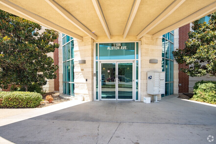 More Photos Of 1106 Alston Ave, Fort Worth Medical For Lease