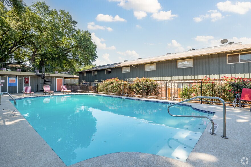 More Photos Of 7314-100 Oak Manor Dr, San Antonio Apartments For Sale