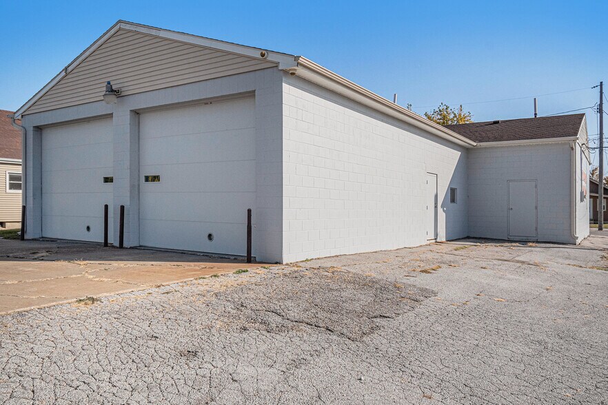 More Photos Of 1023 N 16th St, Council Bluffs Auto Repair For Sale