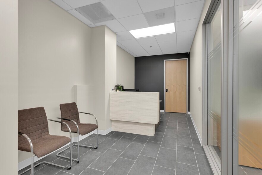 More Photos Of 1635 Village Center Cir, Las Vegas Coworking Space