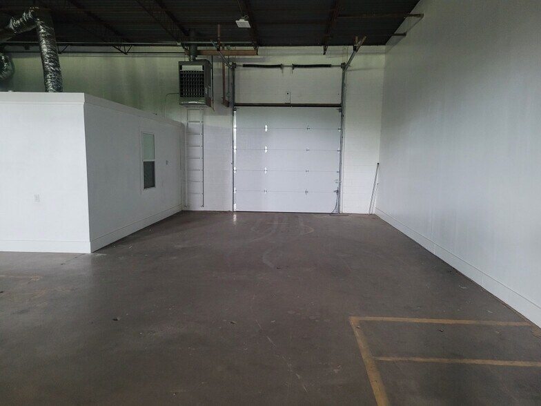 More Photos Of 406 Oak St, Wichita Falls Warehouse For Lease
