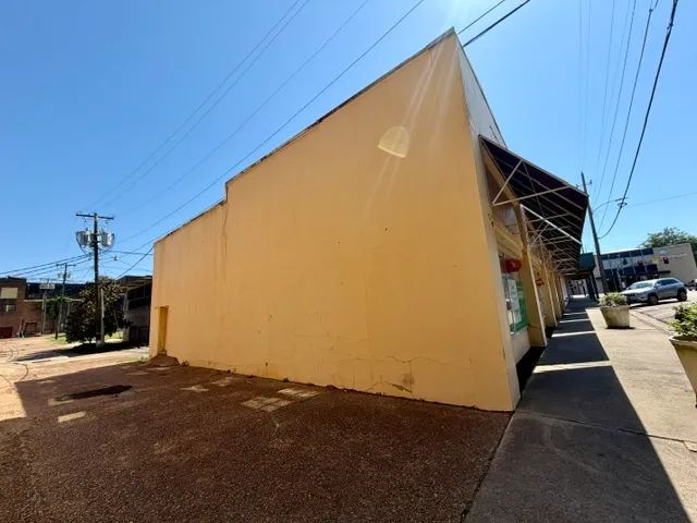 More Photos Of 219-225 State St, Mccomb Storefront For Sale