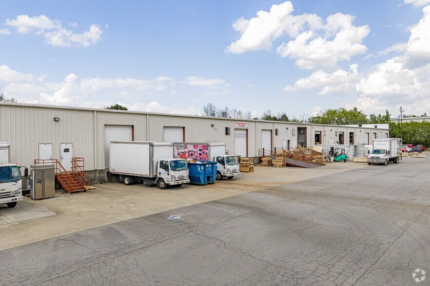 More Photos Of 5089 Bristol Industrial Way, Buford Warehouse For Lease