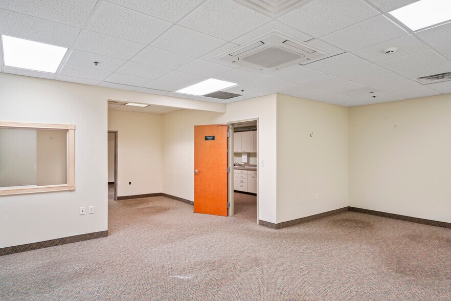 More Photos Of 46B Thomas Johnson Dr, Frederick Medical For Lease