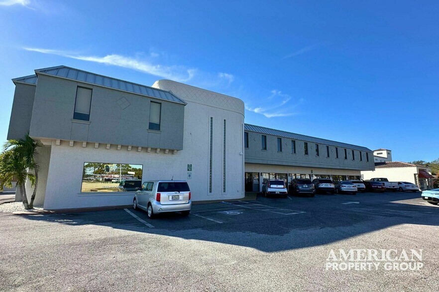 More Photos Of 7910 N Tamiami Trl, Sarasota Office For Sale