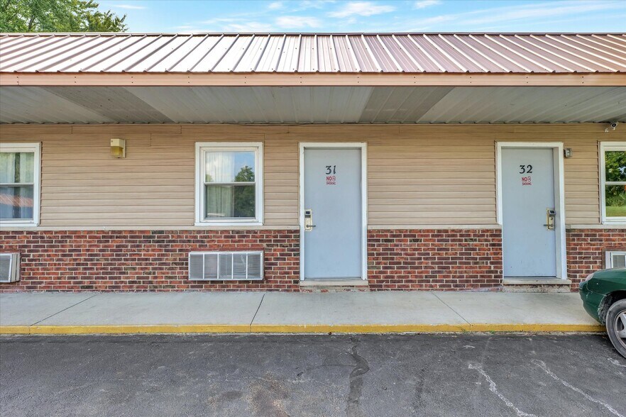 More Photos Of 1295 IL-16, Shelbyville Hotel For Sale