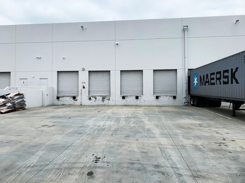 More Photos Of 14101 Rosecrans Ave, La Mirada Warehouse For Lease
