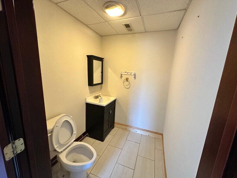 More Photos Of 220 N Main St, Lexington Flex For Lease