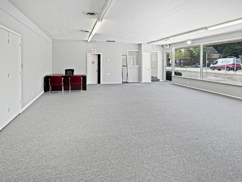 More Photos Of 129 E 5th St, Washington Showroom For Sale