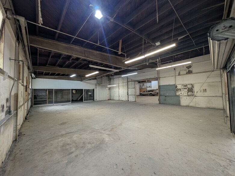 More Photos Of 2120 W 15th St, Long Beach Warehouse For Lease