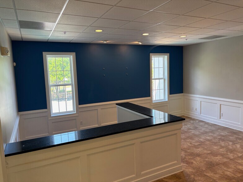 More Photos Of 10 Plantation Park Dr, Bluffton Office For Sale