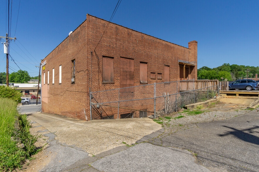 More Photos Of 34 N Logan St, Marion General Retail For Lease