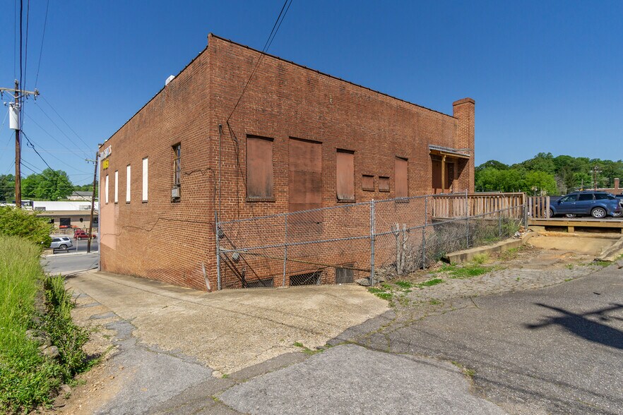 More Photos Of 34 N Logan St, Marion General Retail For Lease