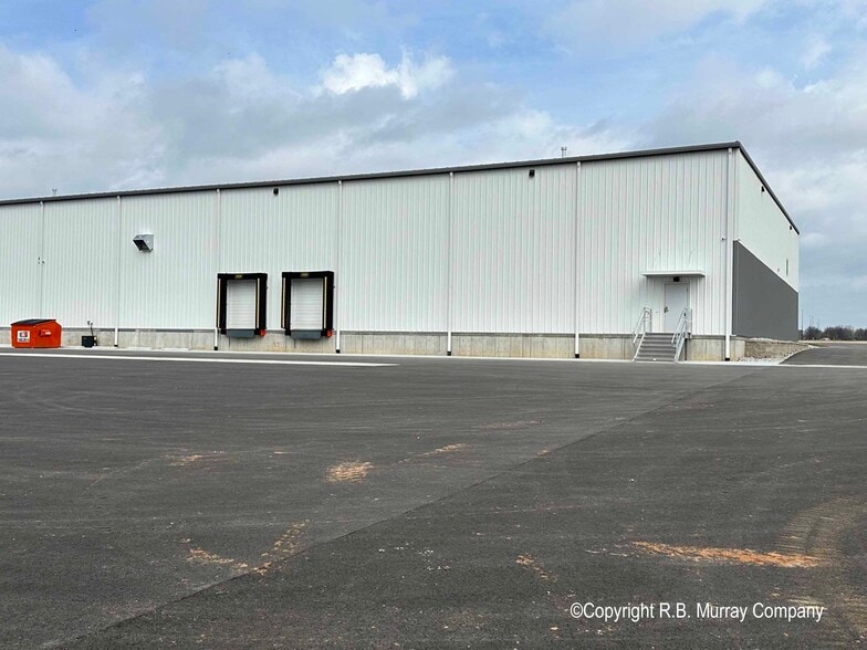 More Photos Of 802 Lillian, Strafford Warehouse For Lease