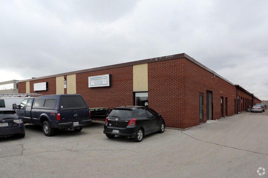 More Photos Of 126 Sinnott Rd, Toronto Service For Lease