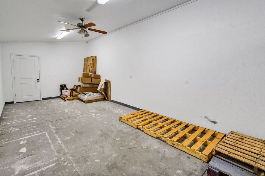 More Photos Of 46 S Center St, Elsinore Industrial For Sale