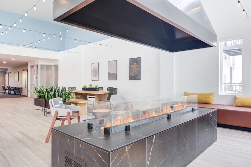 More Photos Of 1423 Ellinwood Ave, Des Plaines Apartments For Lease