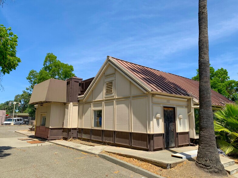 More Photos Of 105 Main St, Woodland Fast Food For Sale