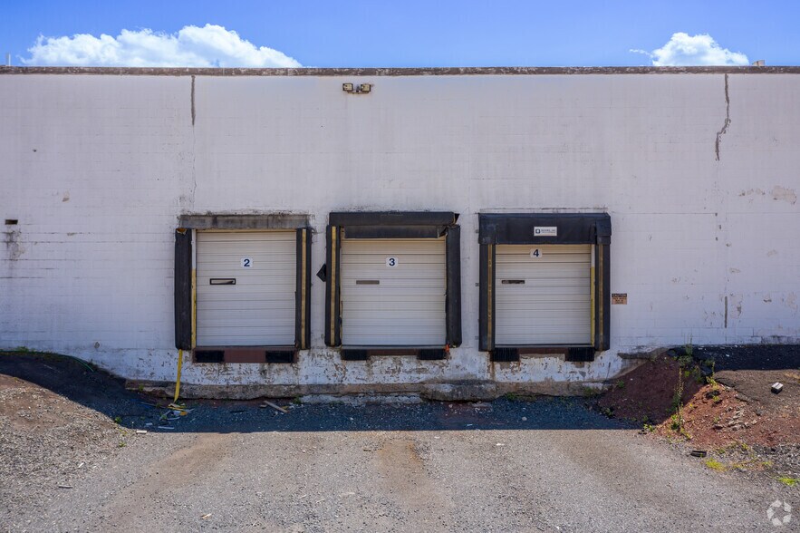 More Photos Of 207 Pond Ave, Middlesex Warehouse For Lease