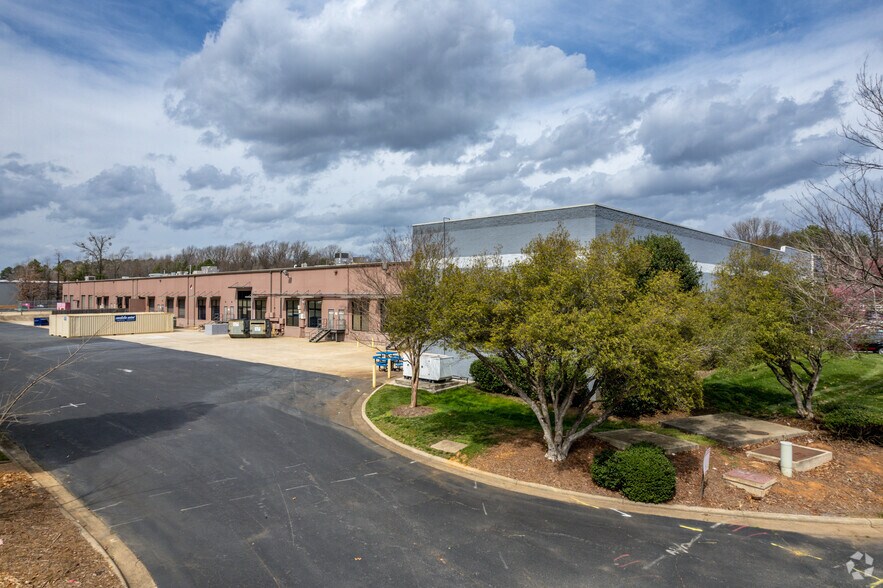 More Photos Of 5900 Northwoods Business Pky, Charlotte Light Distribution For Lease