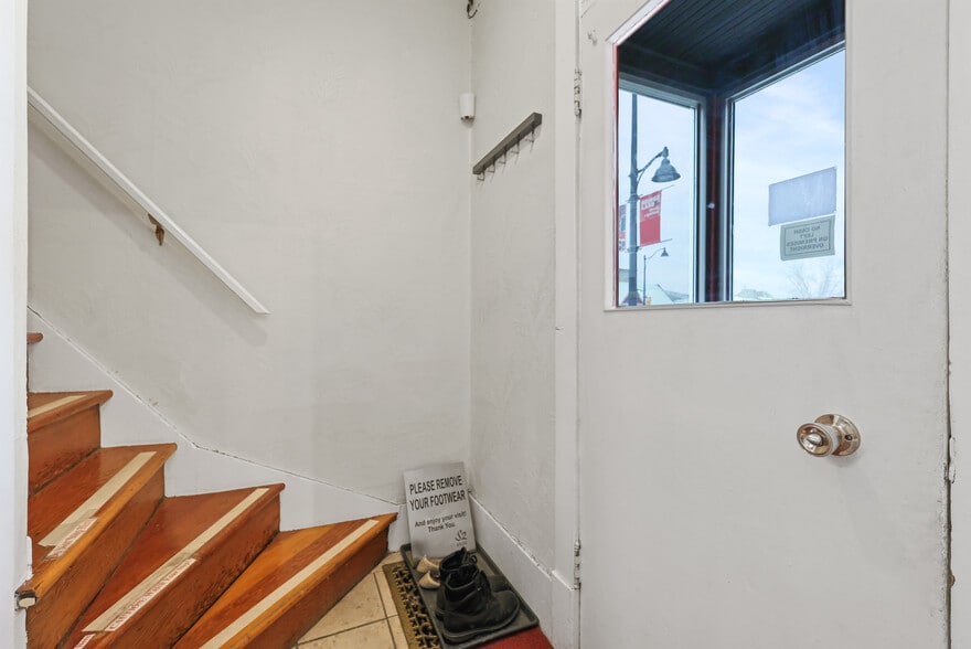 More Photos Of 620 Marsh Rd NE, Calgary General Retail For Lease