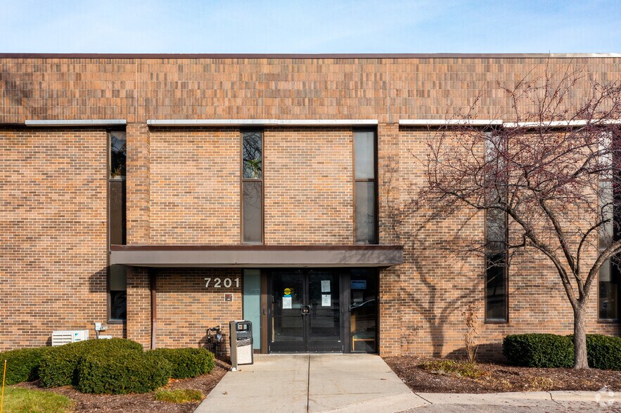More Photos Of 7201 W Saginaw Hwy, Lansing Medical For Lease