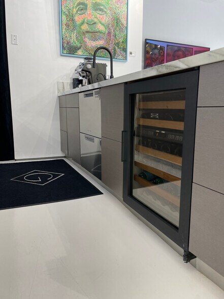 More Photos Of 311 Grant Ave, San Francisco Storefront For Lease