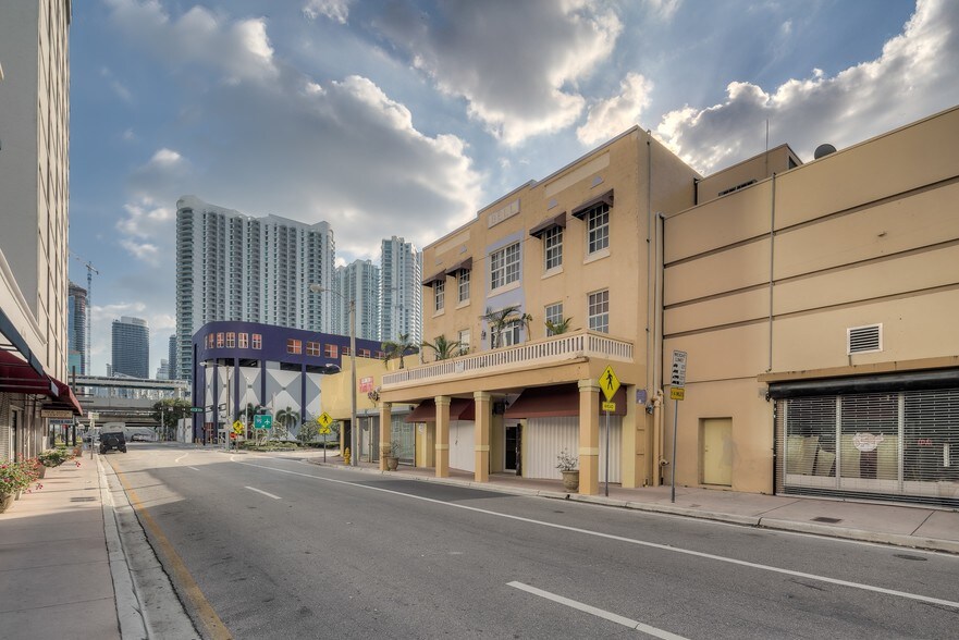 More Photos Of 100-108 S Miami Ave, Miami Freestanding For Lease