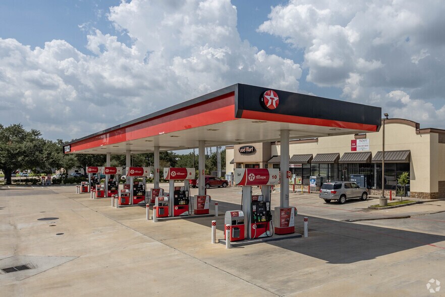 More Photos Of 10901 W Fairmont Pky, La Porte Convenience Store For Sale