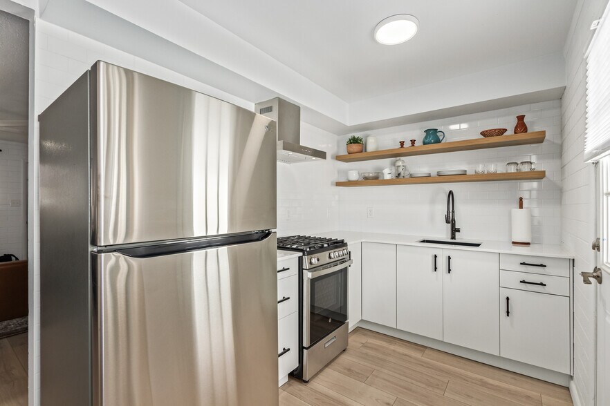 More Photos Of 4711 N 15th Ave, Phoenix Specialty For Sale