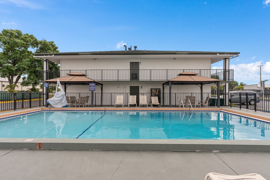More Photos Of 3956 W Colonial Dr, Orlando Hotel For Sale