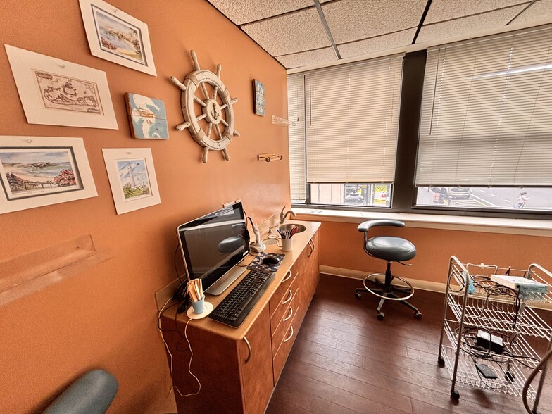 More Photos Of 4900-4902 Bergenline Ave, Union City Storefront Retail Office For Lease