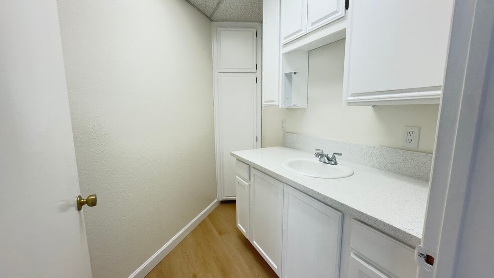 More Photos Of 1100-1160 E Route 66, Glendora Office For Lease