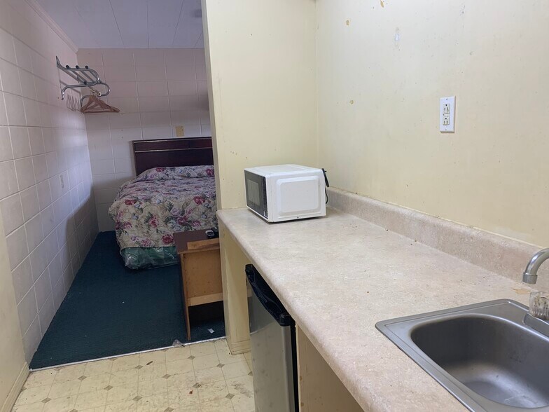 More Photos Of 3682 N College Ave, Jackson Hotel For Sale