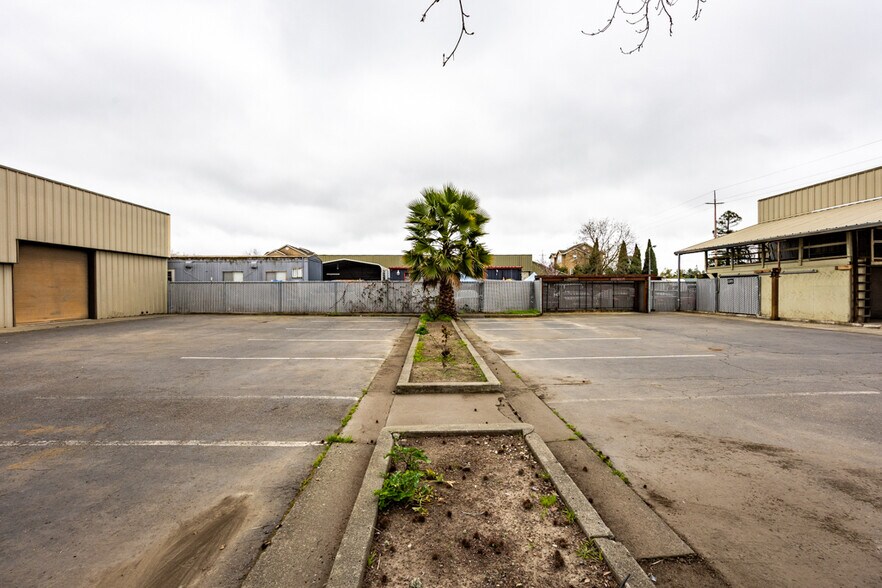 More Photos Of 3218-3220 Santa Rosa Ave, Santa Rosa Service For Lease