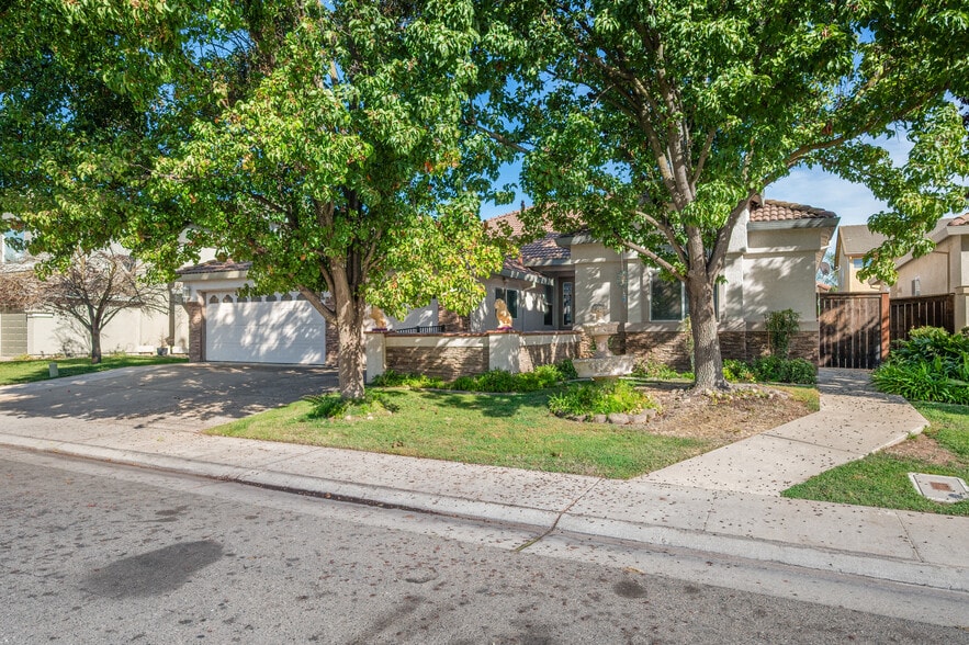 More Photos Of 9473 Heathman Way, Elk Grove Assisted Living For Sale