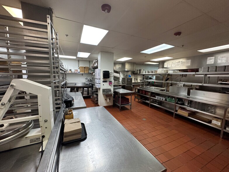 More Photos Of 1900 & 1924 Marshall St NE, Minneapolis Restaurant For Lease