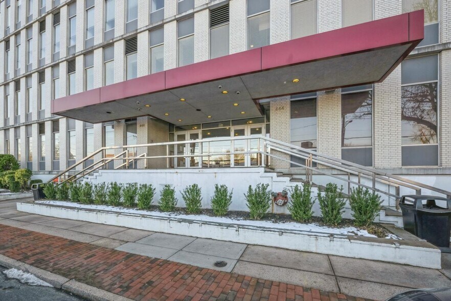 More Photos Of 444 Merrick Rd, Lynbrook Medical For Lease