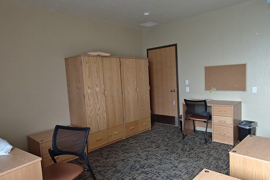 More Photos Of 3210 E Rd, Clifton Office For Sale