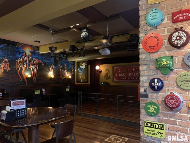 More Photos Of 2108 E 11th St, Davenport Restaurant For Sale