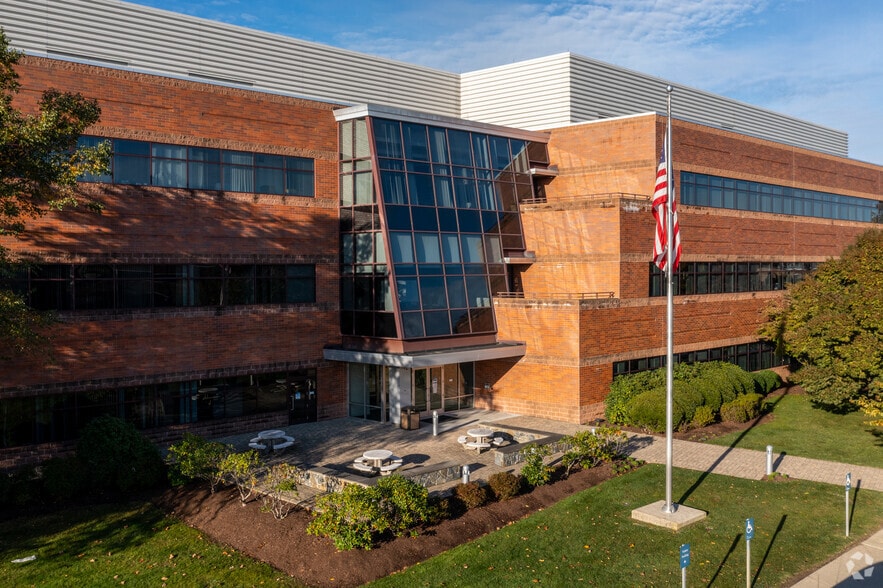 More Photos Of 19 Presidential Way, Woburn Research And Development For Lease
